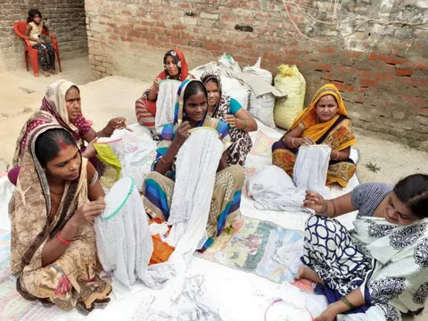 लखनऊ की गरीब महिलाओं की चिकनकारी अब 2 ग्लोबल ई कॉमर्स प्लेटफॉर्म पर पहुंचेगी