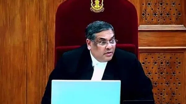 कैशकांड में फंसे जस्टिस वर्मा की याचिका पर सुप्रीम कोर्ट का बड़ा कदम, CJI ने खुद को किया अलग 3 कैशकांड में फंसे जस्टिस वर्मा की याचिका पर सुप्रीम कोर्ट का बड़ा कदम, CJI ने खुद को किया अलग